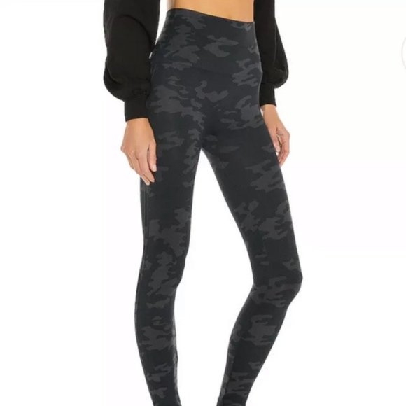 Spanx Look At Me Now Camo Leggings Medium - Picture 3 of 8